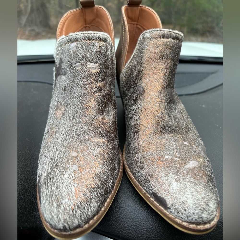 Boutique by Corkys Booties Size 9